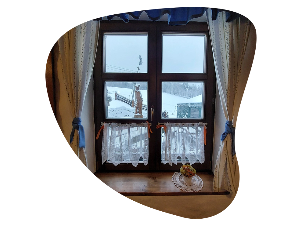 Okno z restaurace Čeladná v zimě