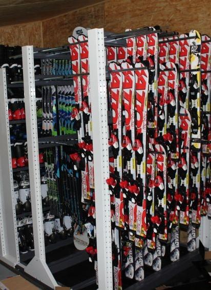 Půjčovna lyží, snowboardů a běžek