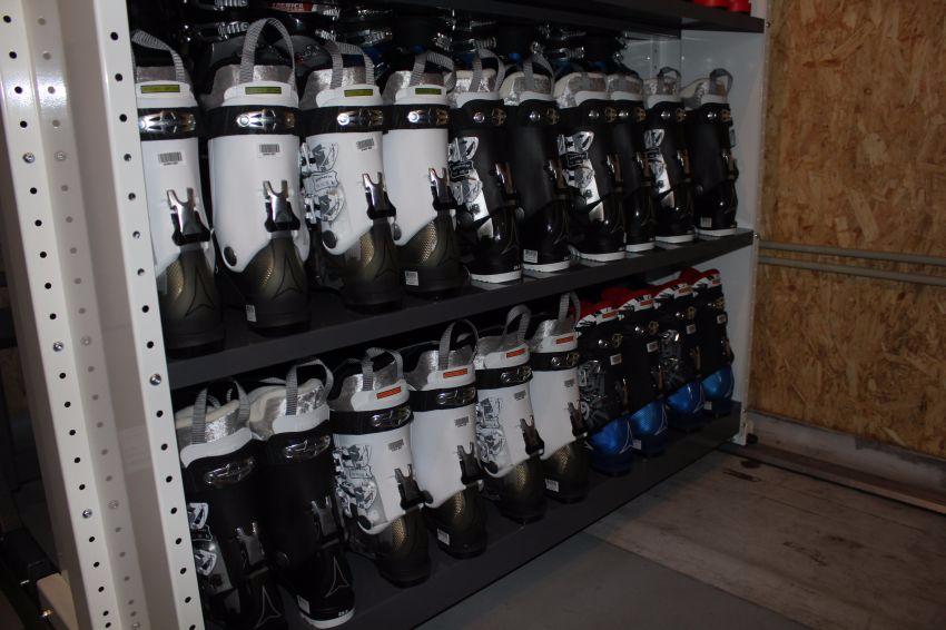 Půjčovna lyží, snowboardů a běžek