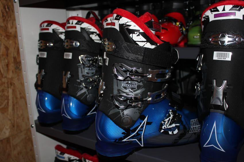 Půjčovna lyží, snowboardů a běžek